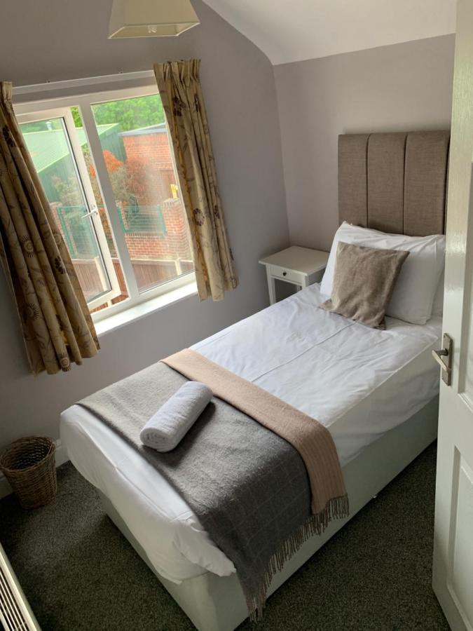 Newlyn House Apartment Christleton Bagian luar foto