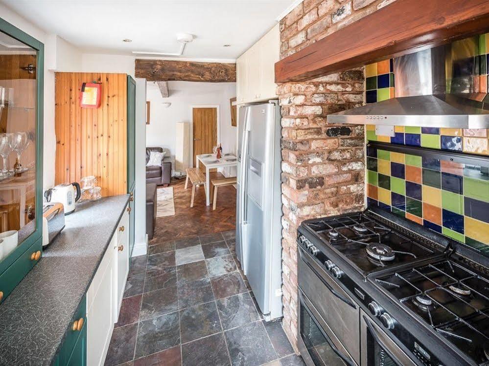 Newlyn House Apartment Christleton Bagian luar foto